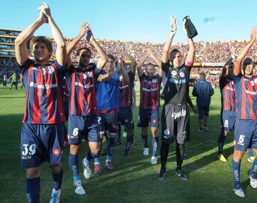 Trajo suerte: el Ciclón venció a Colón con la casaca del Papa