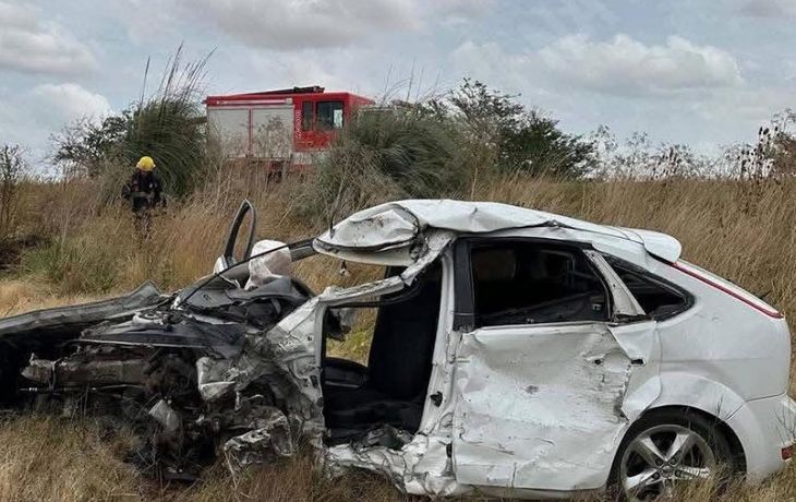 Femicidio en Navarro: un hombre degolló a su mujer, escapó en su auto y chocó contra un camión