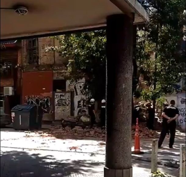 Derrumbe en las calles Ceballos y Humberto Primo