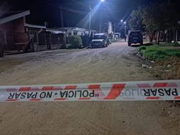 Las autoridades trabajando en la casa donde ocurrió el crimen en Córdoba. Foto: El Doce. Las autoridades trabajando en la casa donde ocurrió el crimen en Córdoba. Foto: El Doce.