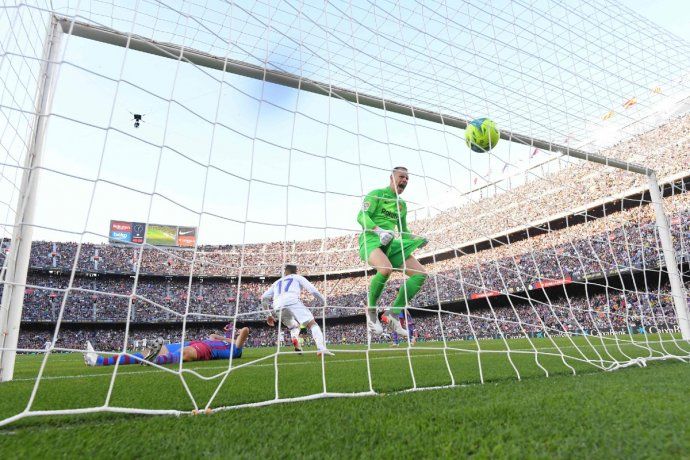 El Kun Agüero marcó su primer gol con Barcelona pero no alcanzó: cayó con el Real Madrid