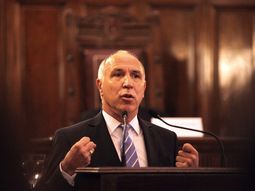 los gobiernos no deben dejarse dominar por intereses economicos los gobiernos no deben dejarse dominar por intereses economicos