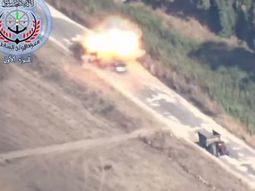 de pelicula: misil exploto su auto y salio caminando de pelicula: misil exploto su auto y salio caminando