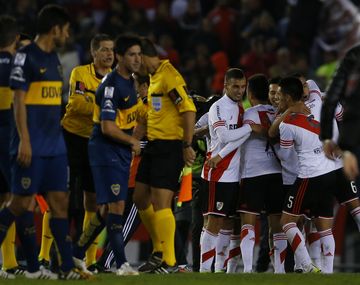 Delfino debió expulsar a tres jugadores