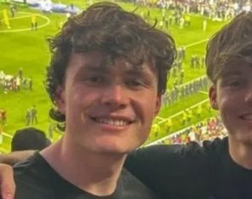 Dos tiktokers se escondieron 27 horas en un baño para ver la final de la Champions League sin pagar