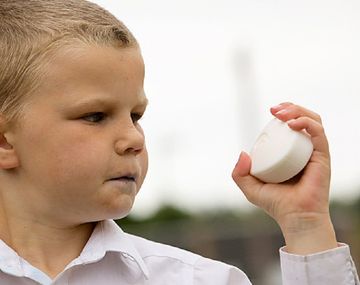 Un reto limpio: le lavó la boca a un nene con jabón