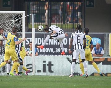 La Juventus de Tevez ganó en el arranque de la Liga italiana