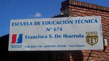 penso que el arma era de juguete y le disparo a una companera penso que el arma era de juguete y le disparo a una companera