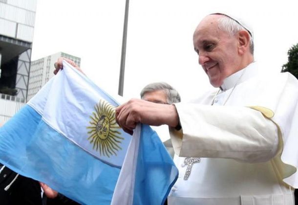 Papa Francisco con bandera argentina