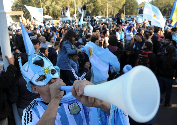 Reventa: piden hasta más de 30 mil pesos para ver el debut de la Selección