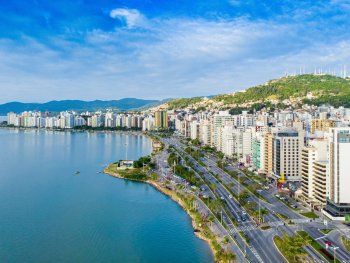 Este destino se ubica en Río de Janeiro y es conocido por formar un escenario natural poco común en Sudamérica.&nbsp;