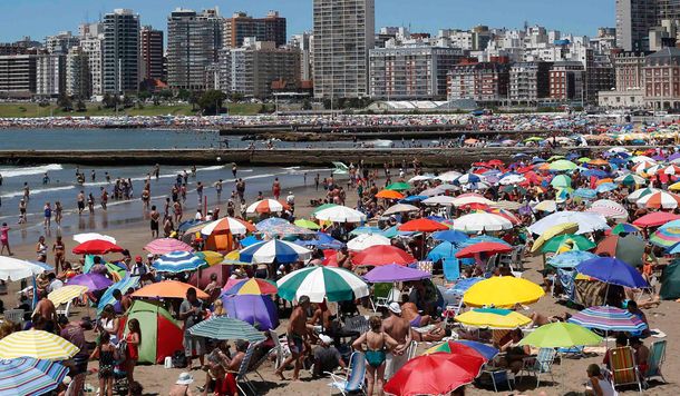 Siete de cada diez argentinos se oponen a la quita de feriados que propone Macri