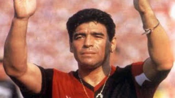 Publican fotos inéditas de la llegada de Maradona a Newells