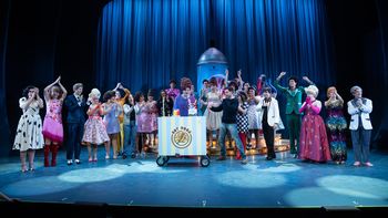 Hairspray superó los 50.000 espectadores y celebra sus primeras 50 funciones Hairspray superó los 50.000 espectadores y celebra sus primeras 50 funciones