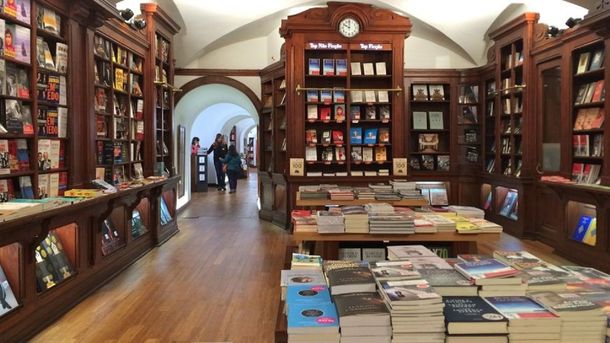 Las librer&iacute;as podr&aacute;n vender libros por Internet y entregarlos a domicilio