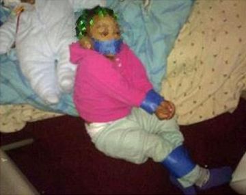 Niña amordazada tapa