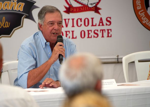 El ministro Mattos fue el único orador por parte del Poder Ejecutivo en la Expo Avícola.