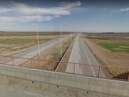 chocaron con un camion, el auto se incendio y murio junto a su hija chocaron con un camion, el auto se incendio y murio junto a su hija