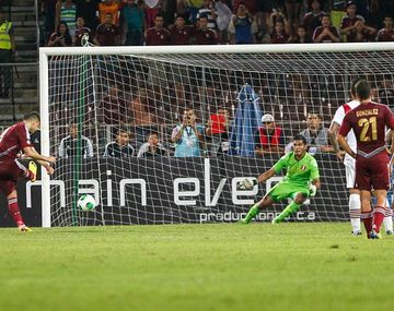 Venezuela derrotó a Perú y mantiene viva su chance