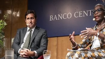 El presidente del BCU, Diego Labat, y la funcionaria del FMI, Antoinette Sayeh, destacaron la baja de la inflación. El presidente del BCU, Diego Labat, y la funcionaria del FMI, Antoinette Sayeh, destacaron la baja de la inflación.