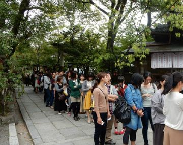 Cientos de personas visitan el templo por día para renovarse