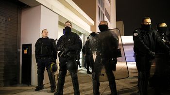 un sospechoso por el atentado en paris se habria entregado un sospechoso por el atentado en paris se habria entregado