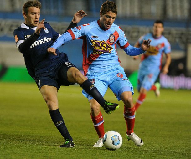 Tocó fondo: Racing perdió con Arsenal y sigue hundido