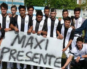 Los jugadores fueron hasta Pergamino para homenajear a su compañero