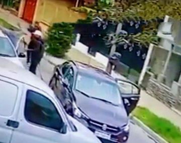 Amenazaron a un hombre con una ametralladora y le robaron el auto en Ciudadela