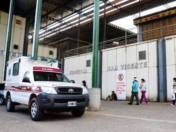 Le enyesaron mal una pierna y se le pudrió