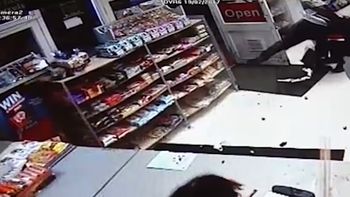Un ladrón se llevó una sorpresa al entrar a robar a una tienda Un ladrón se llevó una sorpresa al entrar a robar a una tienda