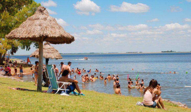 Verano 2021: el protocolo para playas públicas de mar, río o lagos y balnearios privados