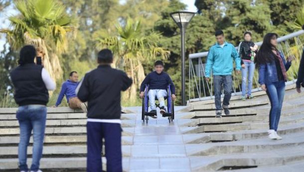 Tiene 12 años, se accidentó jugando al culipatín y ahora lucha por su vida
