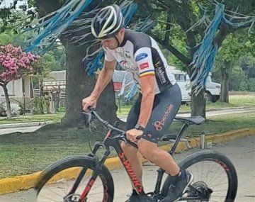 Scaloni revolucionó Pujato: hizo ciclismo y saludó a los vecinos