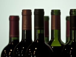 La manera casera de reutilizar las botellas limpiándolas y dejándolas como nuevas La manera casera de reutilizar las botellas limpiándolas y dejándolas como nuevas