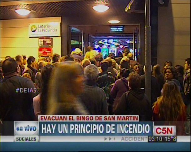 Bomberos sofocaron un principio de incendio en un bingo de San Martín