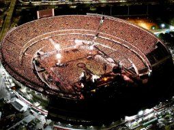 Coldplay hizo vibrar el Monumental con De música ligera de Soda Stereo