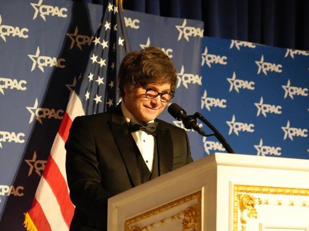 Javier Milei bailando en la CPAC