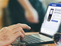 El policía contactó al vendedor por Facebook