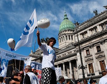 Las 20 cuadras de la multitudinaria marcha docente en 20 fotos