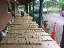 Incautaron más de una tonelada de marihuana en un operativo en Misiones Incautaron más de una tonelada de marihuana en un operativo en Misiones