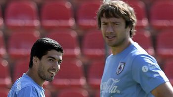 el capitan uruguayo hablo de indignacion e impotencia tras la sancion a suarez el capitan uruguayo hablo de indignacion e impotencia tras la sancion a suarez