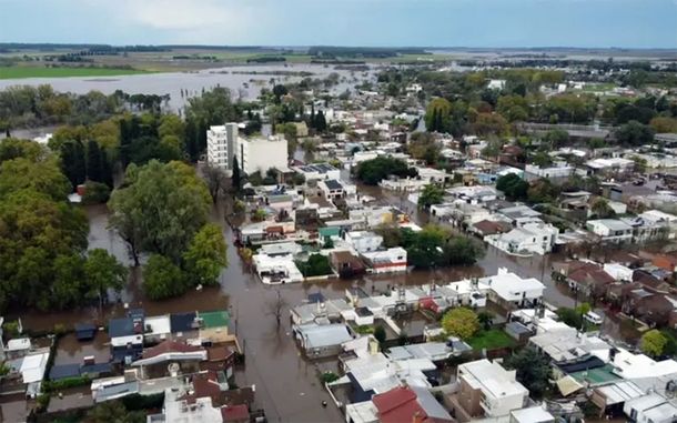 Salto bajo las aguas. Salto bajo las aguas.