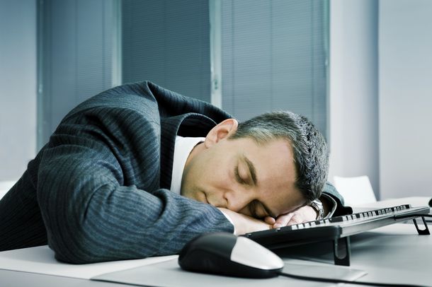 Afirman que dormir una siesta de 30 minutos mejora la productividad
