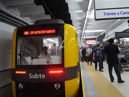 la ciudad podria extender el horario del servicio de subtes