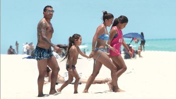 Tevez y su novia darán el sí el jueves Tevez y su novia darán el sí el jueves