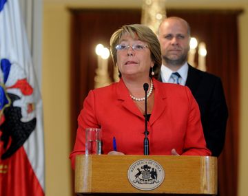 Bachelet agradeció el apoyo de Cristina Kirchner tras el terremoto en Chile