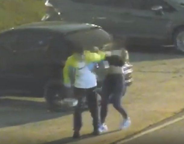 Tigre: un hombre golpeaba a una mujer en plena calle y fue detenido