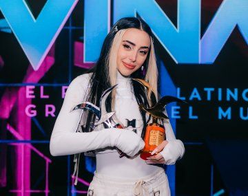 Nicki Nicole hizo emocionar al público chileno con un mega show en Viña del Mar