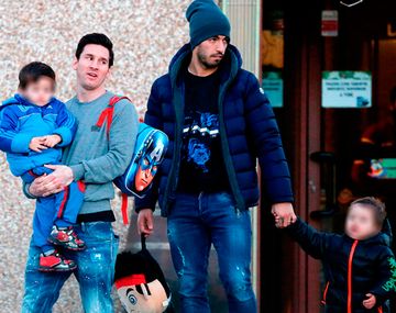 Las fotos de Messi y Suárez junto a sus hijos
